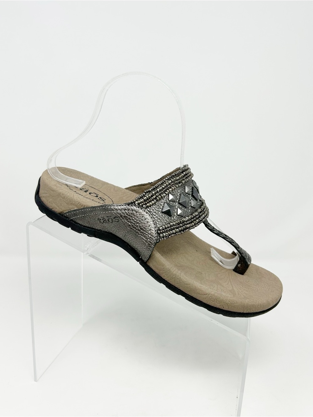Taos Genie Thong Sandals Pewter Gray Beaded Studded Comfort Footbed Size 8